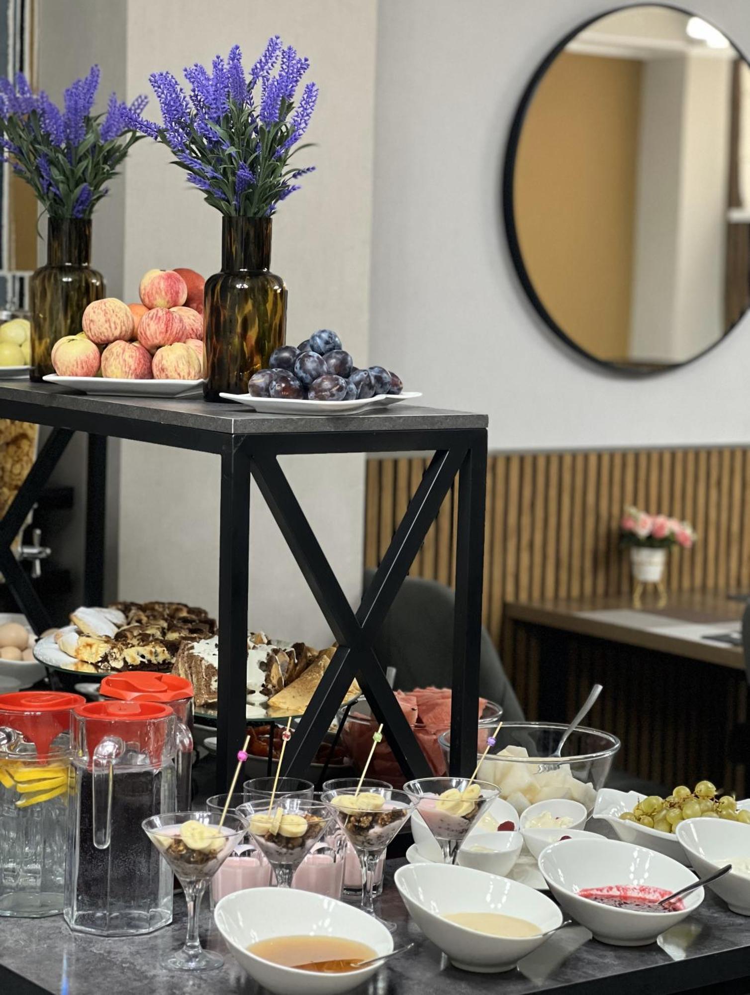 Urban Hotel Bishkek Ngoại thất bức ảnh