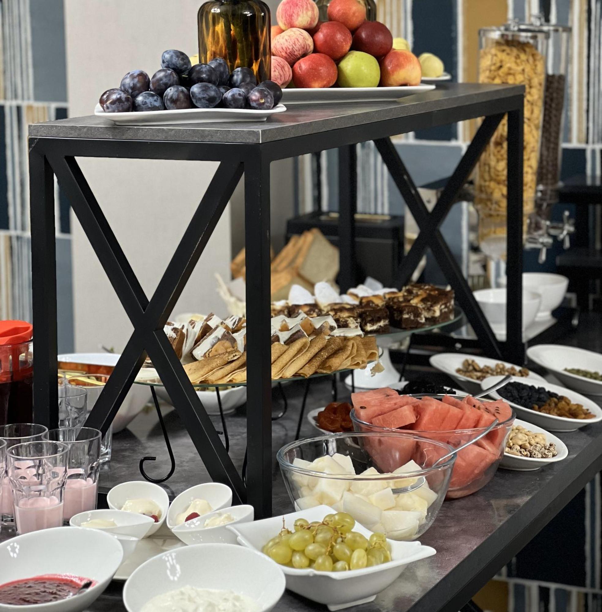 Urban Hotel Bishkek Ngoại thất bức ảnh
